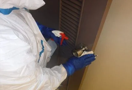 トータルクリーン 公式サイト掲載：室内の設備を薬剤で処理する作業